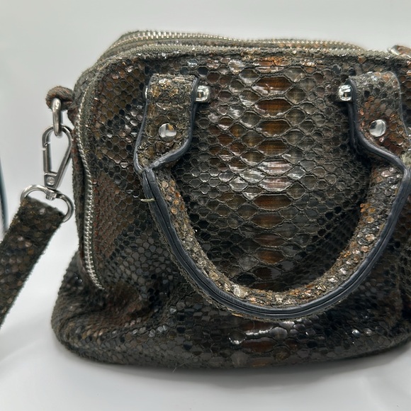 Green vegan animal snake skin mini crossbody purse - Picture 2 of 9